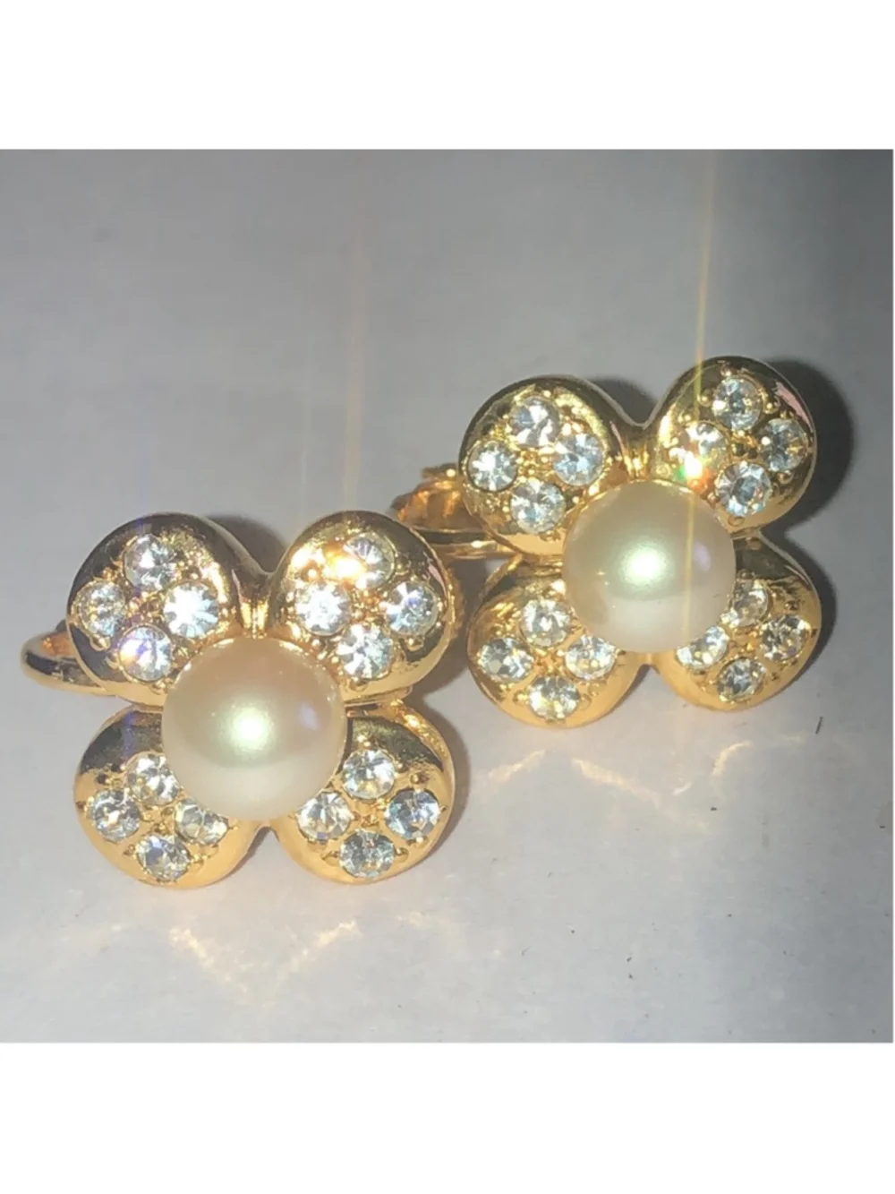 Elegant Gold Tone and Faux Pearl Flower Vintage Retro Boho Clip On Earrings